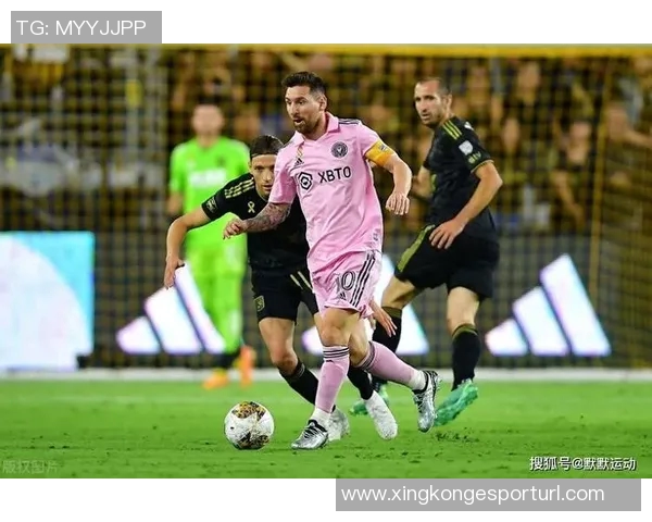 阿尔巴巧妙穿裆助攻迈阿密足球队轻松领先对手4-1